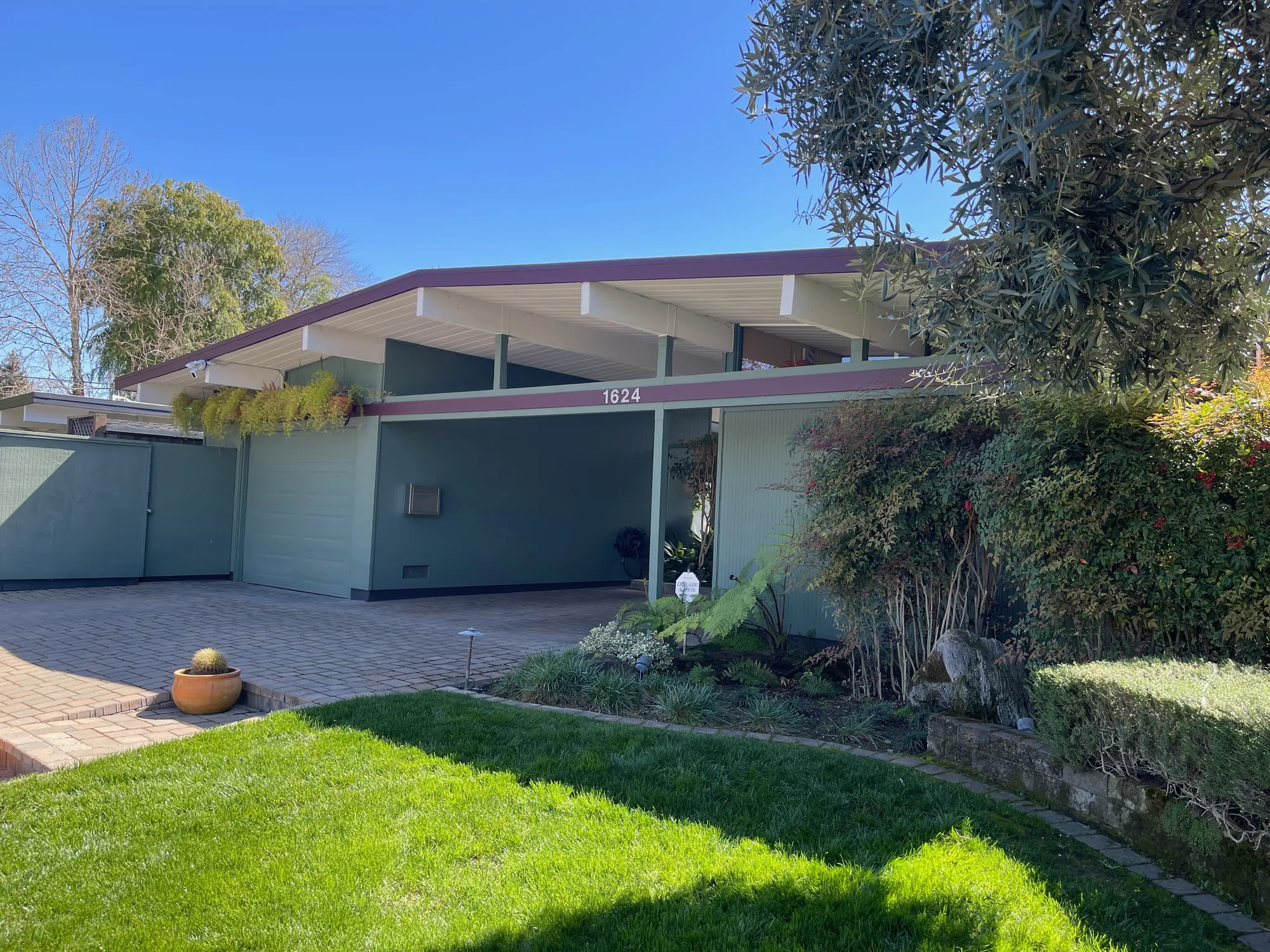 An Eichler house on Fairglen Drive in San Jose, California.